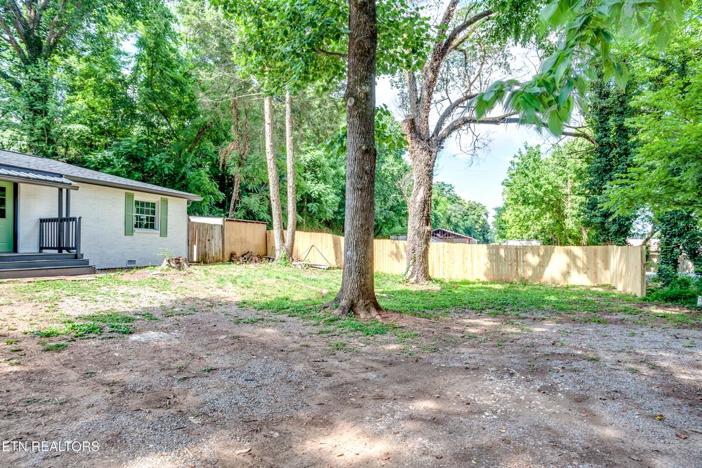 Photo of 2316 W Patrick Ave, Maryville, TN 37804 (MLS # 1344349)