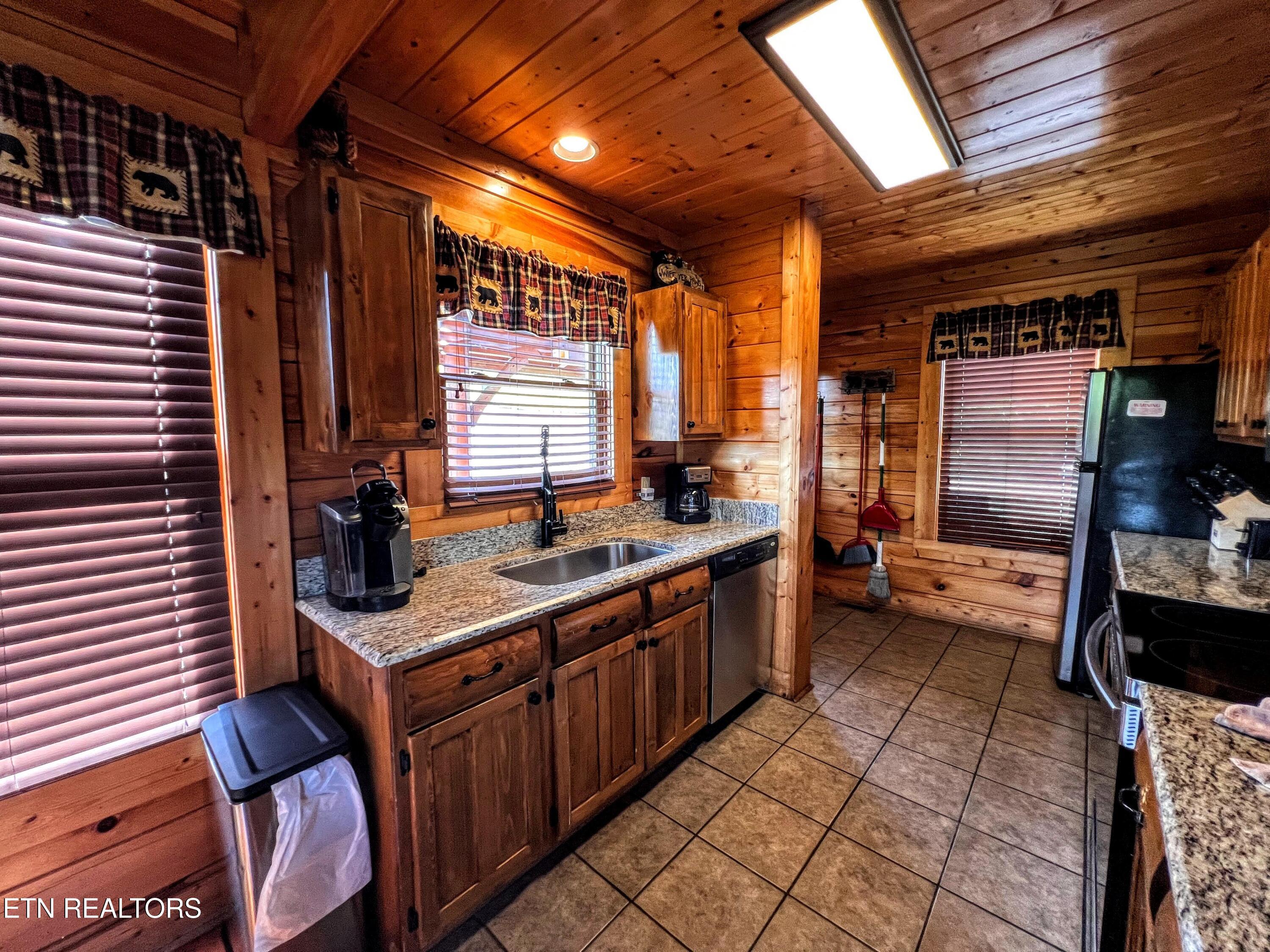 2866 White Oak Ridge Lane