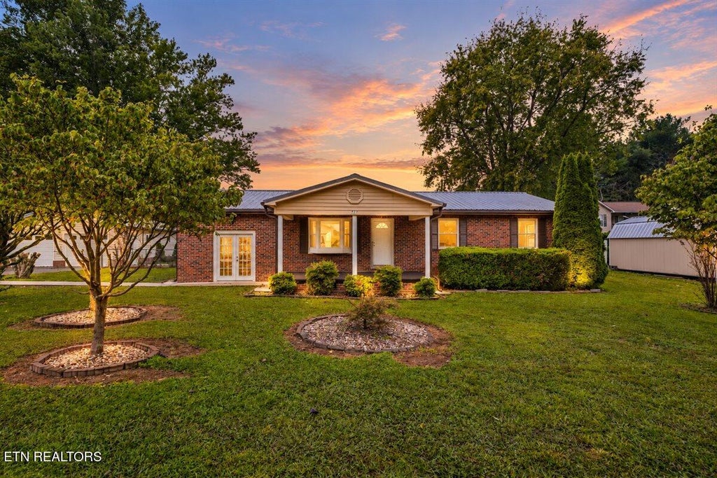 Photo of 219 W Bowman Circle, LaFollette, TN 37766 (MLS # 1357002)