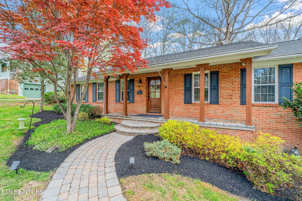 Photo of 1116 Rain Tree Rd, Knoxville, TN 37923 (MLS # 1336058)