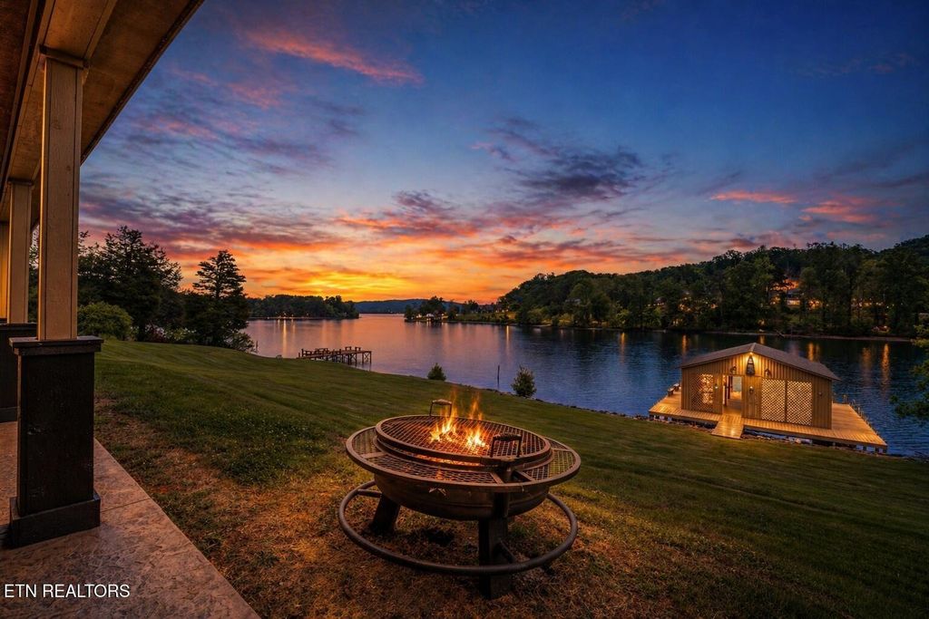 Photo of 326 Chamberlain Cove Rd, Kingston, TN 37763 (MLS # 1339206)