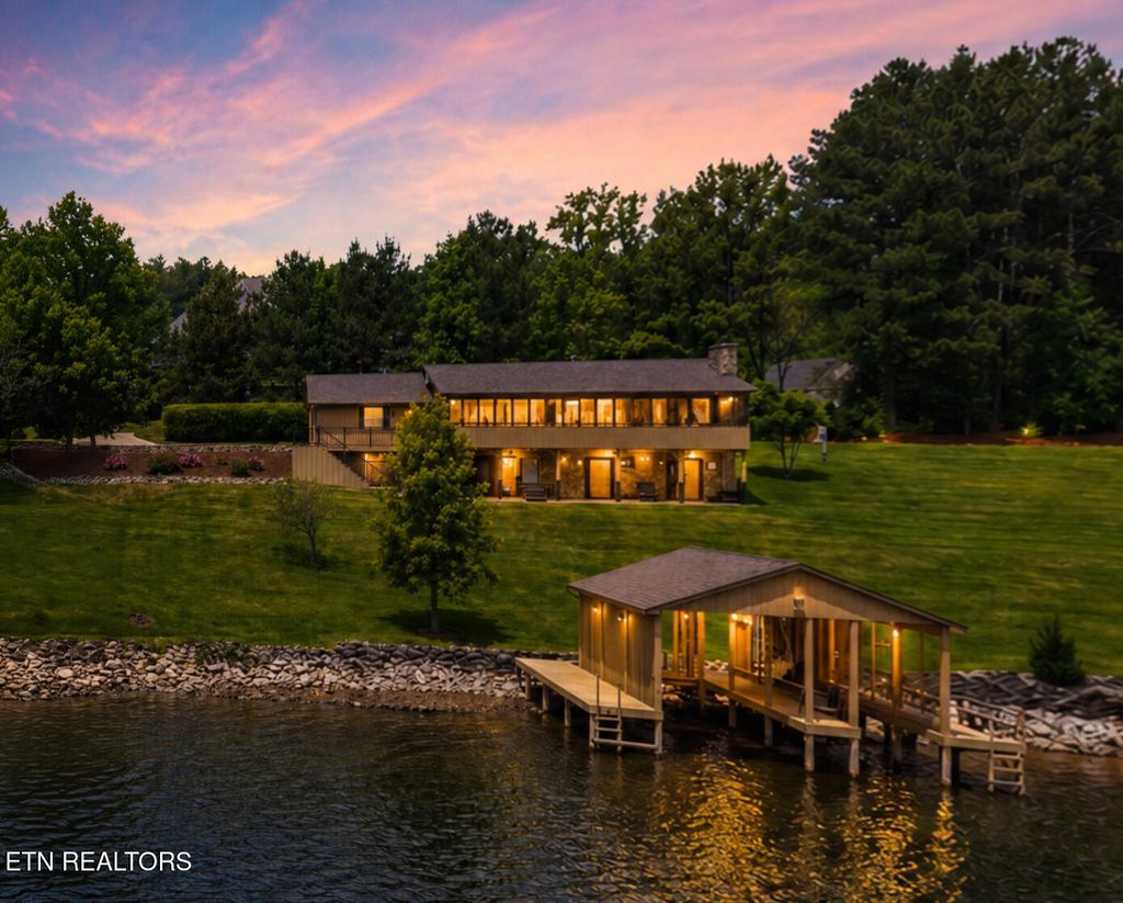 Photo of 326 Chamberlain Cove Rd, Kingston, TN 37763 (MLS # 1339206)