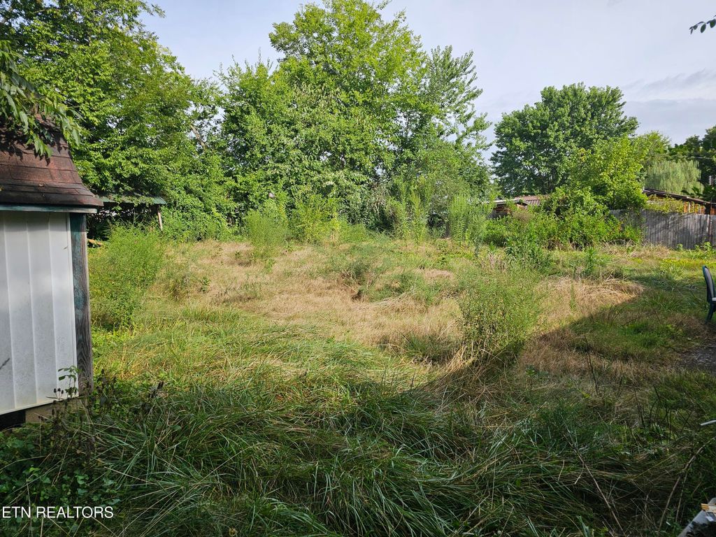 Photo of 208 Greenwood Circle, Madisonville, TN 37354 (MLS # 1311796)