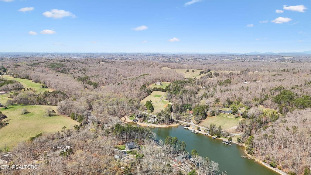 Photo of 3798 Lakeland Drive, Lenoir City, TN 37772 (MLS # 1331431)