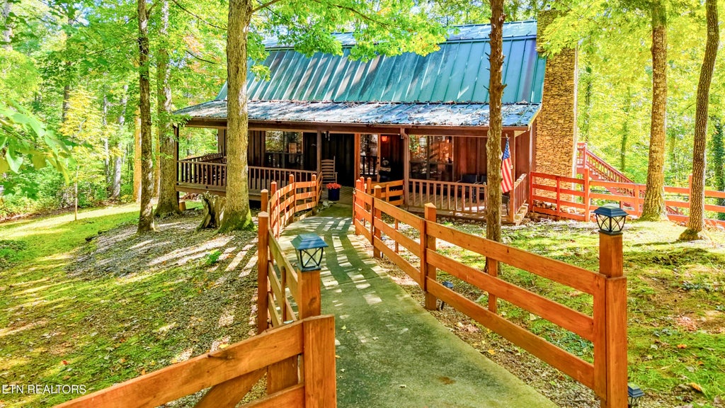 Photo of 1840 Oakwood Rd, Walland, TN 37886 (MLS # 1358220)