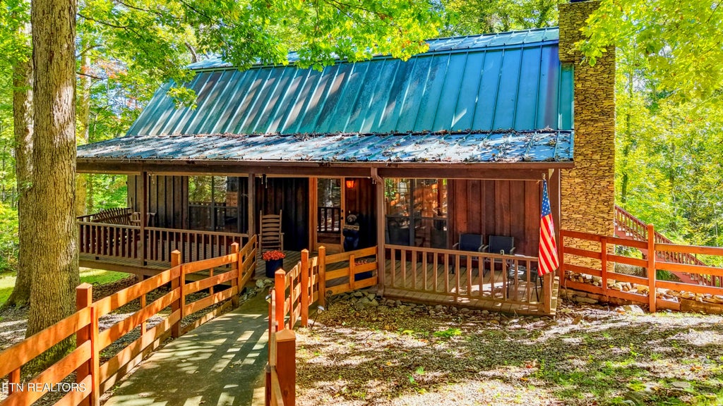 Photo of 1840 Oakwood Rd, Walland, TN 37886 (MLS # 1358220)