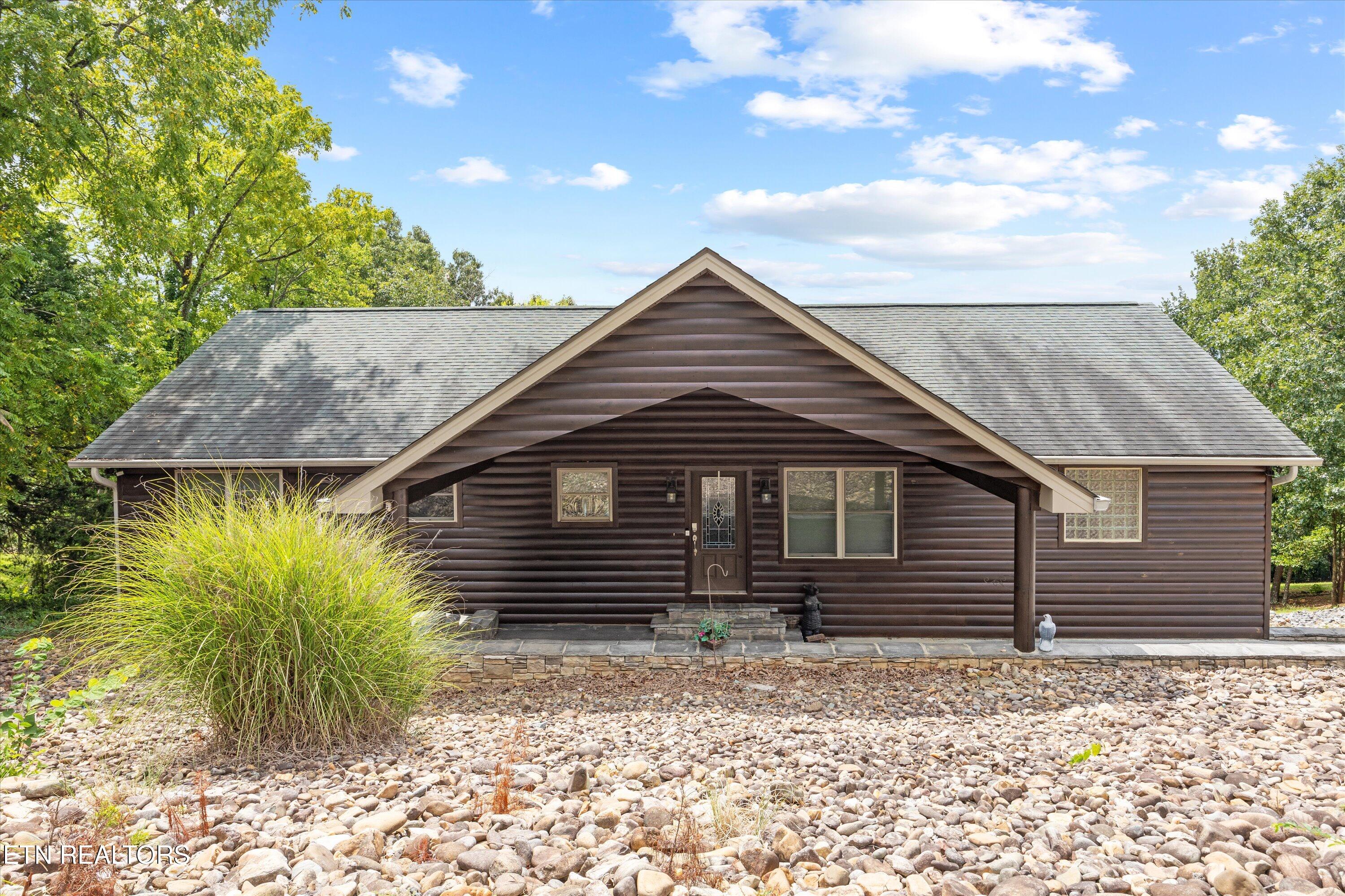 836 Sandra Way