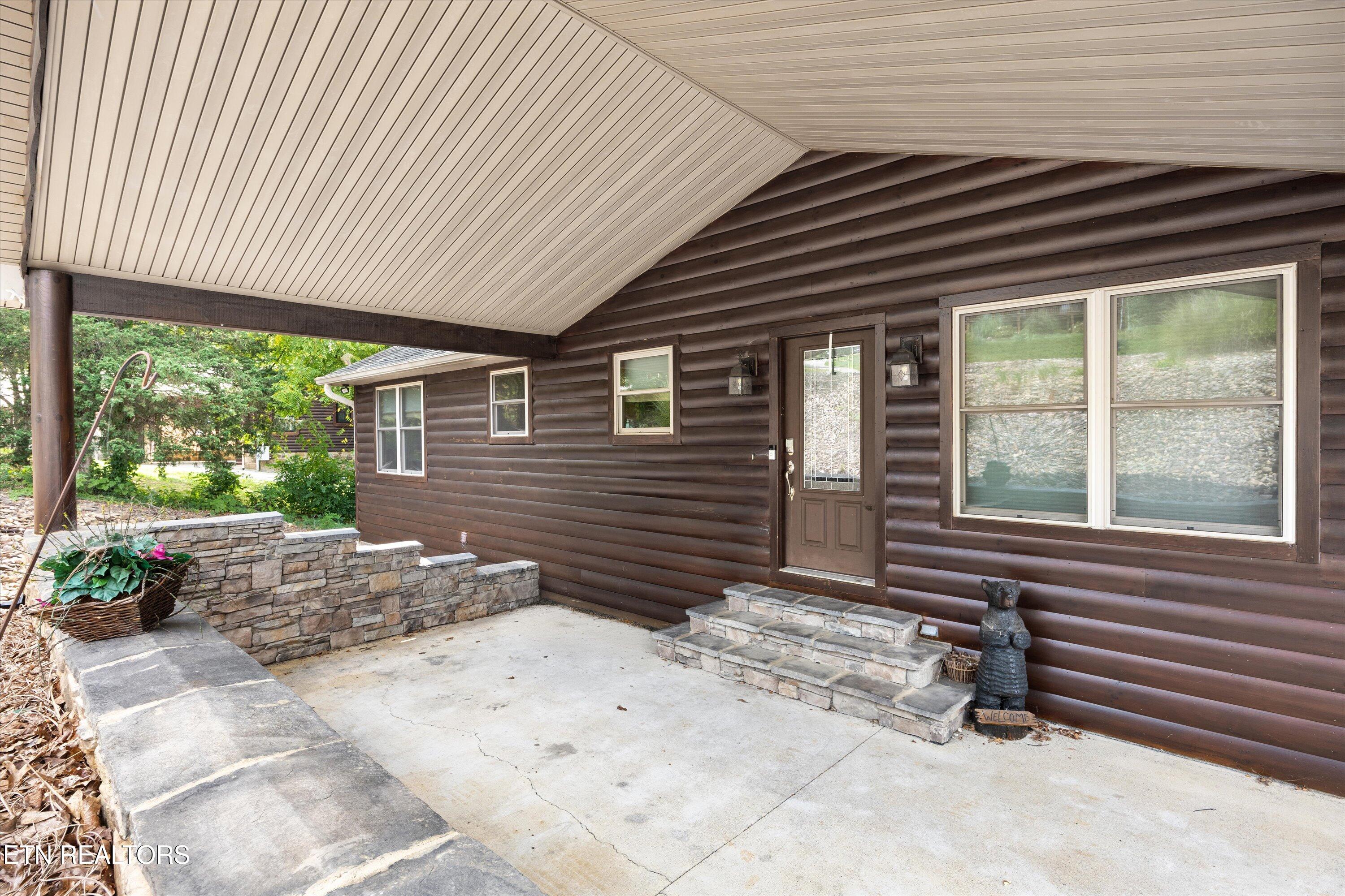 836 Sandra Way