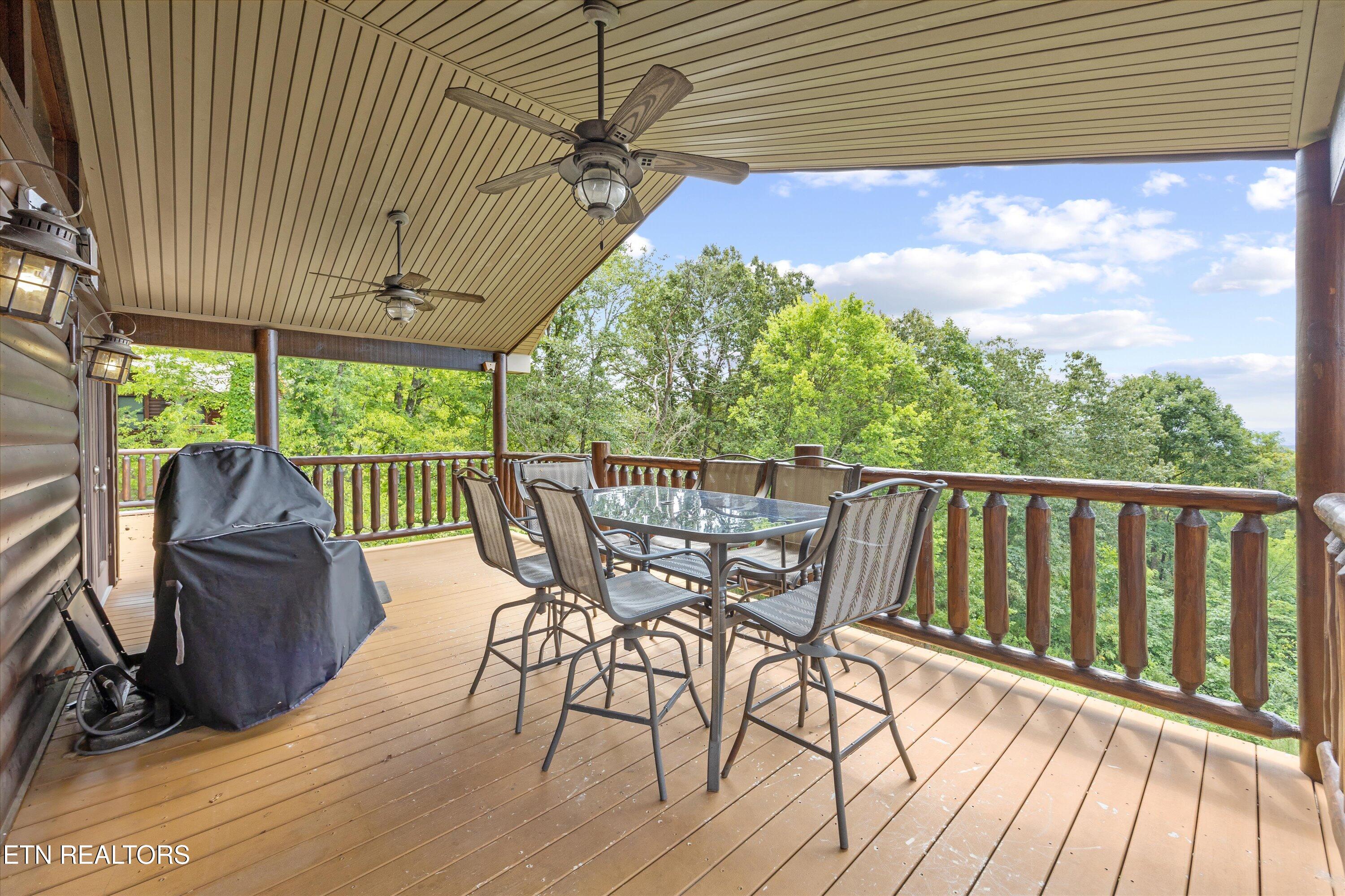 836 Sandra Way