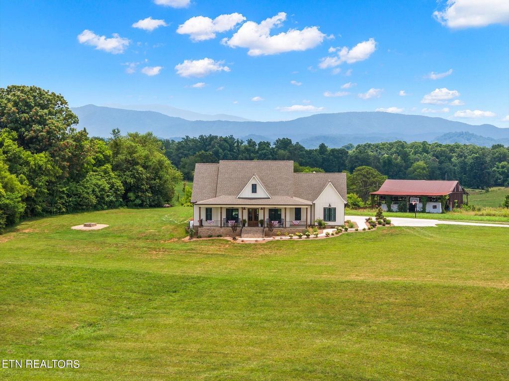 Photo of 901 Lynnwood Drive, Greenback, TN 37742 (MLS # 1268135)