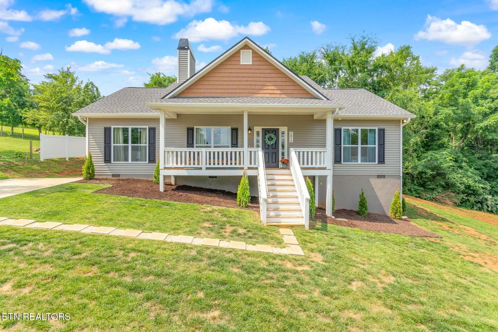 Photo of 2615 Surftide Drive, Dandridge, TN 37725 (MLS # 1285928)