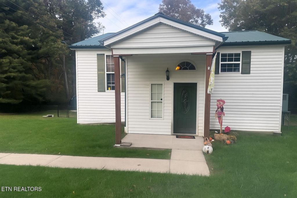 Photo of 156 Ivanhoe Lane, Crossville, TN 38555 (MLS # 1319140)