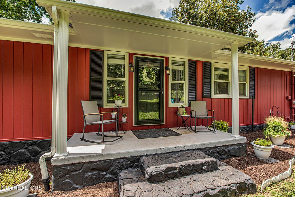 Photo of 2163 Sugar Grove Valley Rd, Harriman, TN 37748 (MLS # 1338870)