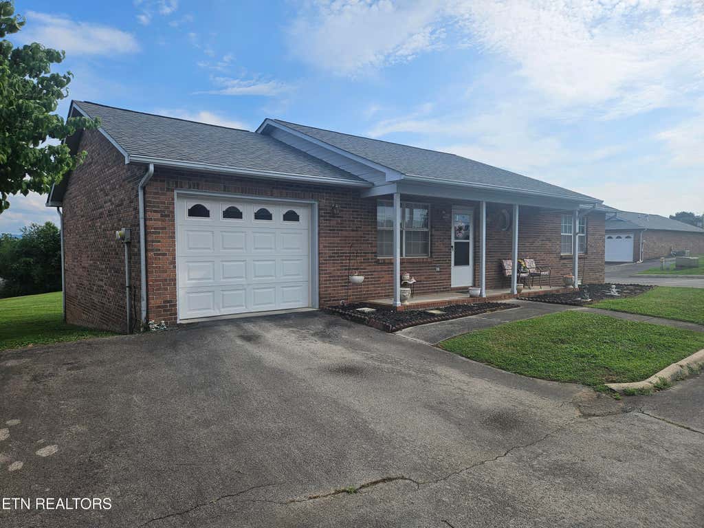 Photo of 2354 Governors Court, Maryville, TN 37801 (MLS # 1349506)