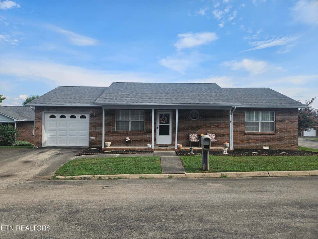 Photo of 2354 Governors Court, Maryville, TN 37801 (MLS # 1349506)