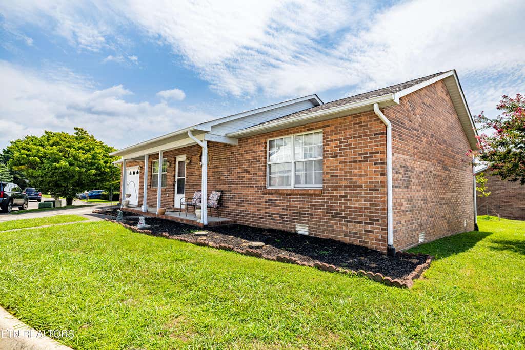 Photo of 2354 Governors Court, Maryville, TN 37801 (MLS # 1349506)