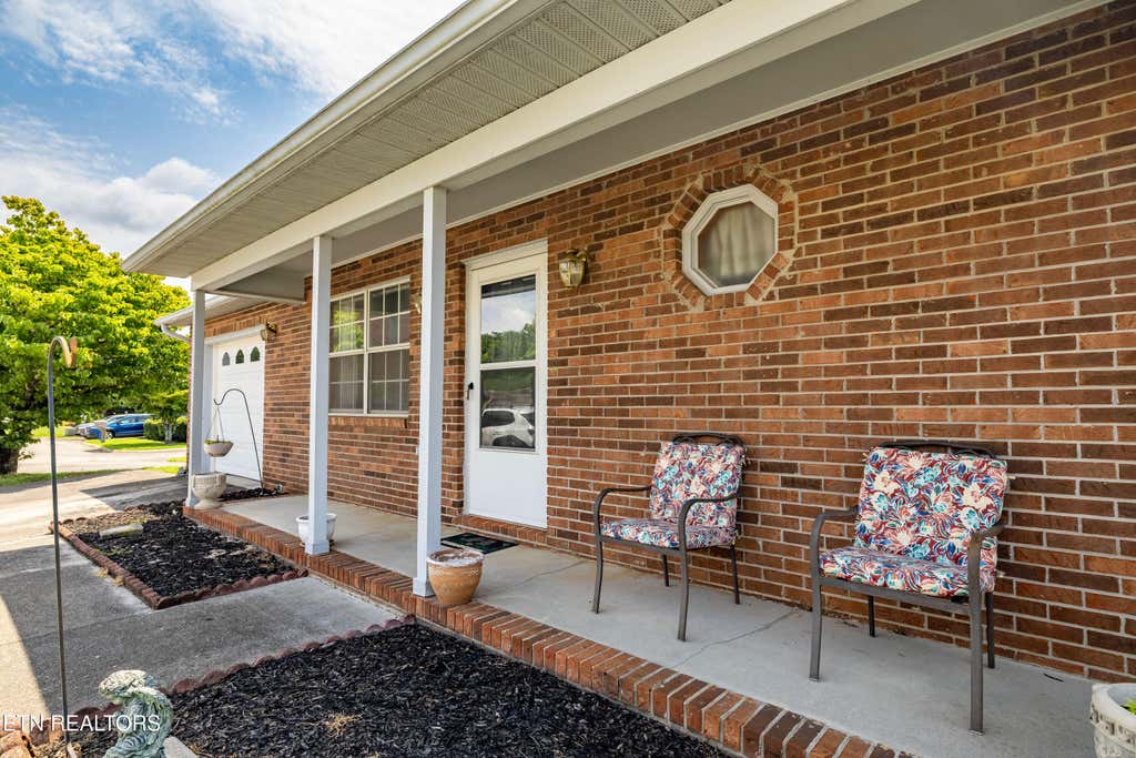 Photo of 2354 Governors Court, Maryville, TN 37801 (MLS # 1349506)