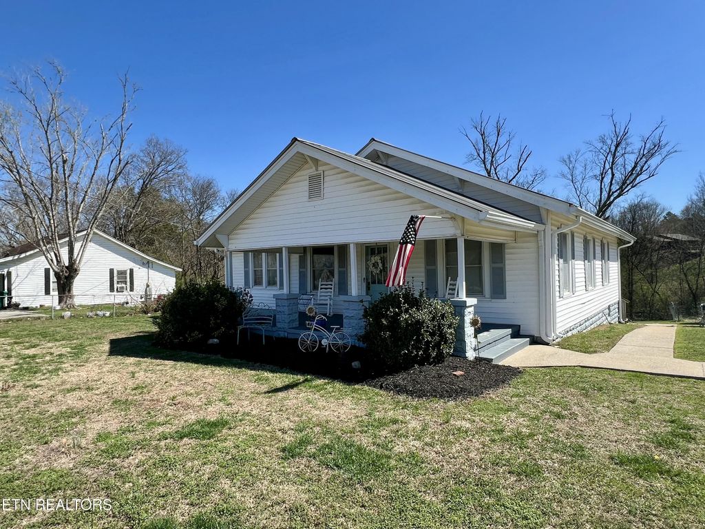 Photo of 5012 Strawberry Plains Pike, Knoxville, TN 37914 (MLS # 1332318)