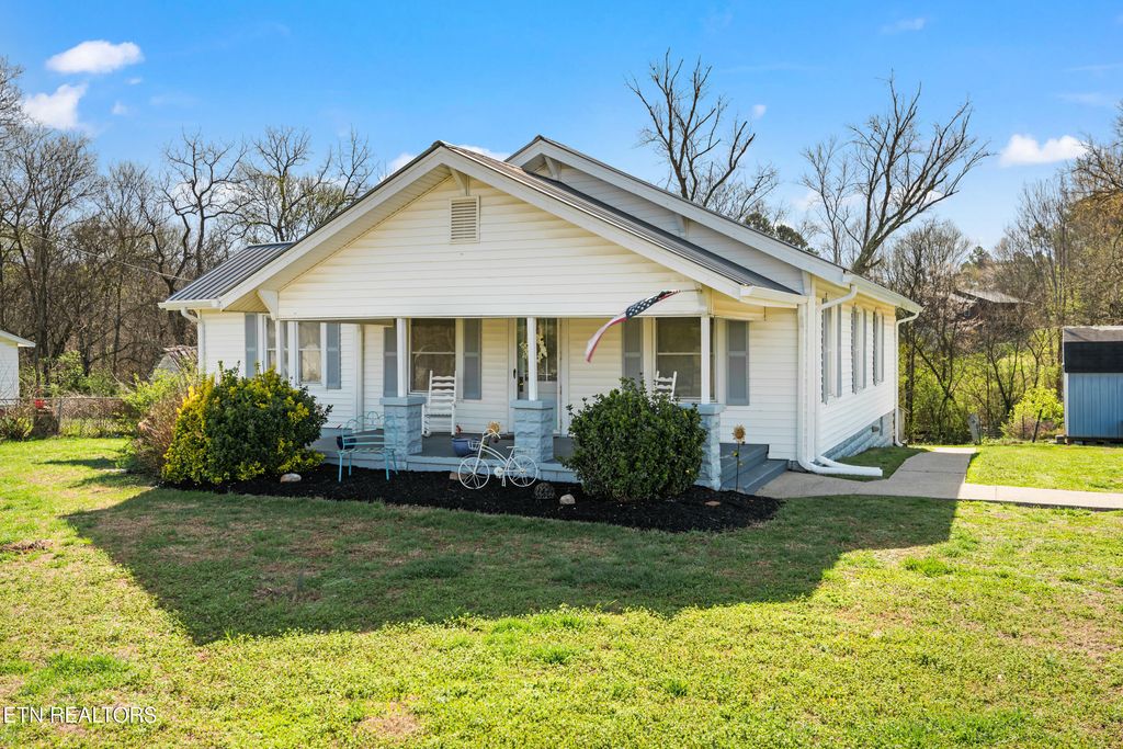 Photo of 5012 Strawberry Plains Pike, Knoxville, TN 37914 (MLS # 1332318)