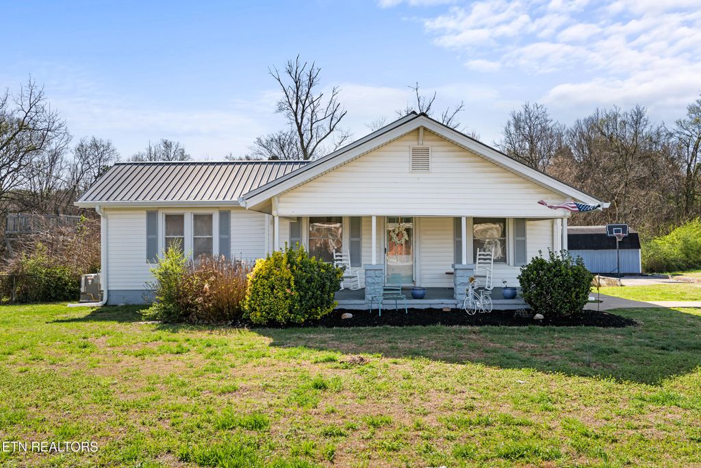 Photo of 5012 Strawberry Plains Pike, Knoxville, TN 37914 (MLS # 1332318)