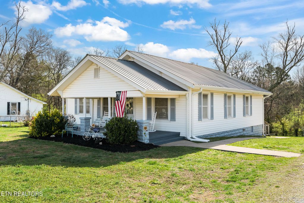 Photo of 5012 Strawberry Plains Pike, Knoxville, TN 37914 (MLS # 1332318)