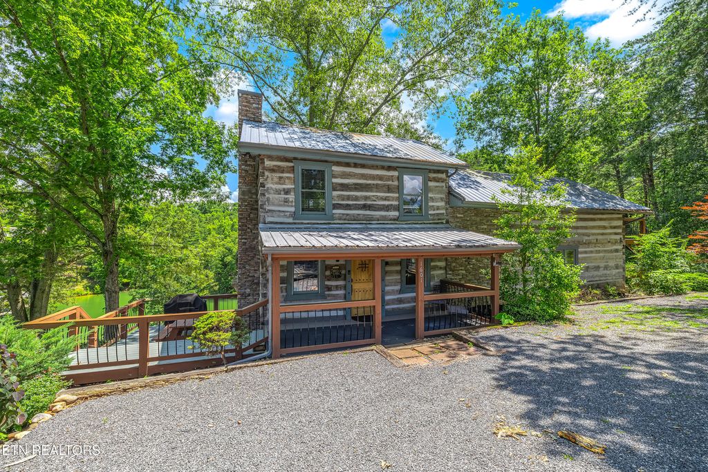 Photo of 1601 Ponderosa Drive, Dandridge, TN 37725 (MLS # 1305774)