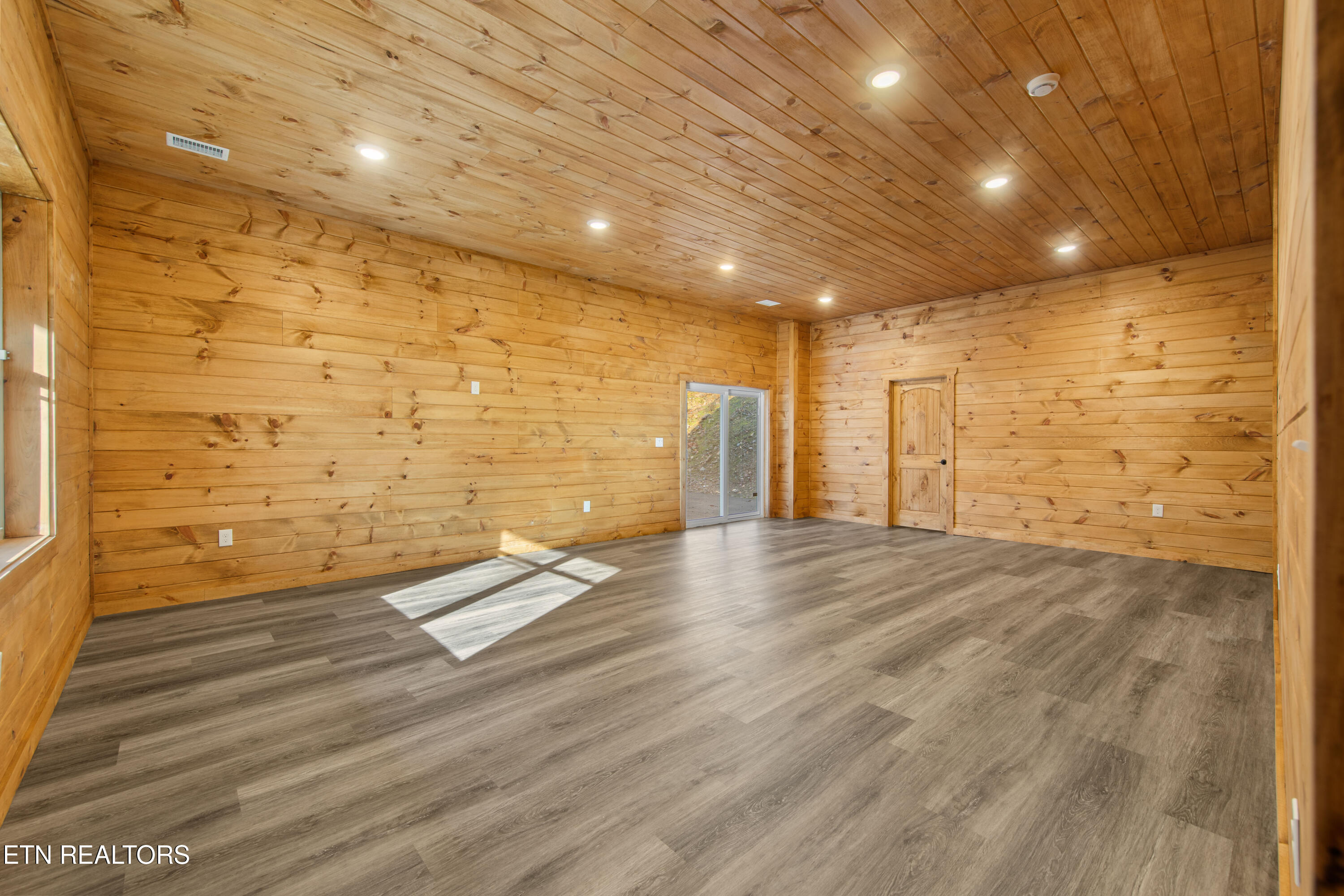 1045 Deep Hollow Rd