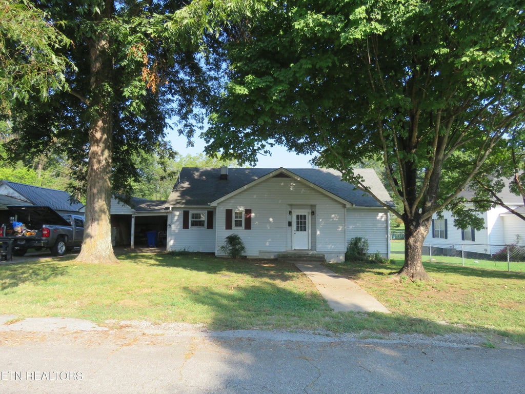 Photo of 505 N Chamberlain Ave, Rockwood, TN 37854 (MLS # 1354622)