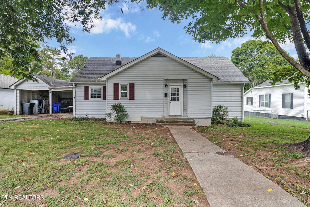 Photo of 505 N Chamberlain Ave, Rockwood, TN 37854 (MLS # 1354622)