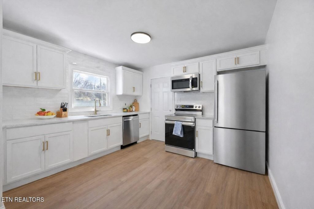 Photo of 2913 Sunset Ave, Knoxville, TN 37914 (MLS # 1325058)