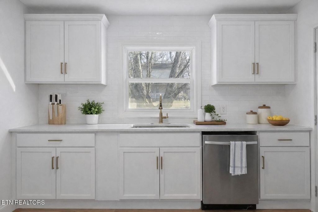 Photo of 2913 Sunset Ave, Knoxville, TN 37914 (MLS # 1325058)