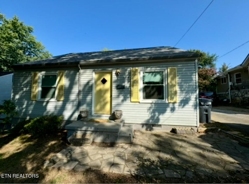 Photo of 2017 Chicago Ave, Knoxville, TN 37917 (MLS # 1318280)