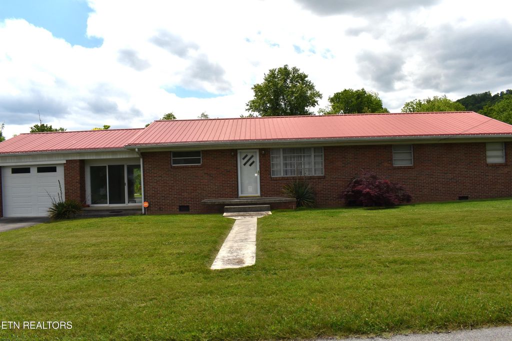 Photo of 635 Washington Ave, Harrogate, TN 37752 (MLS # 1340117)