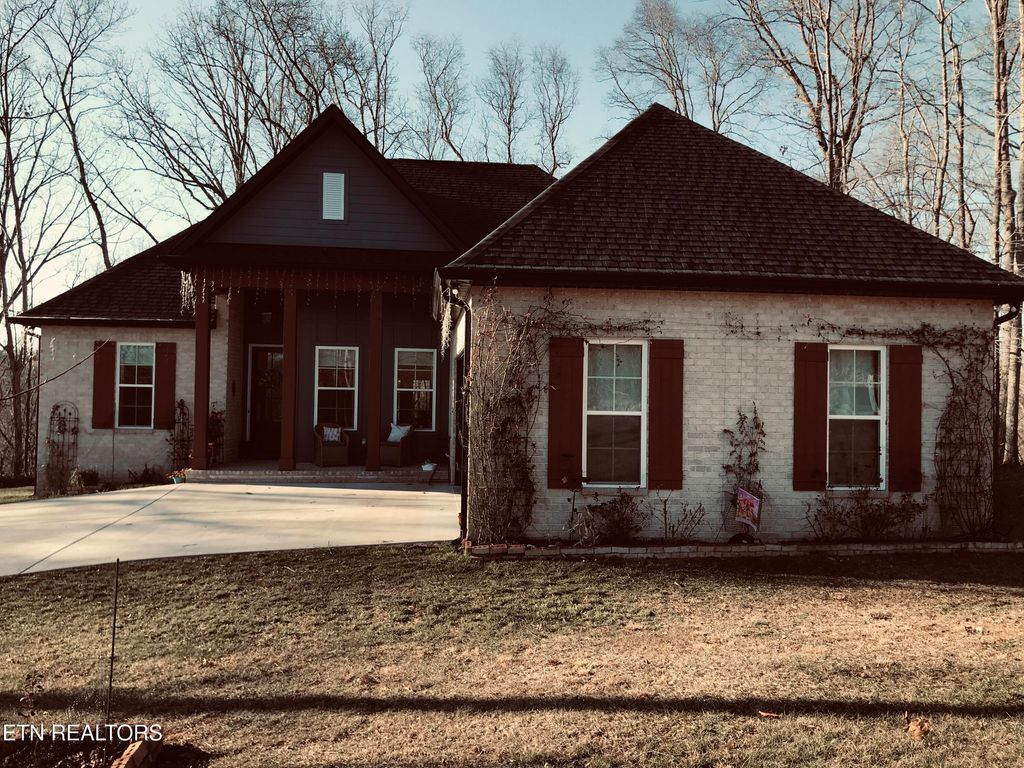 Photo of 446 Tanzanite Tr, New Tazewell, TN 37825 (MLS # 1325665)