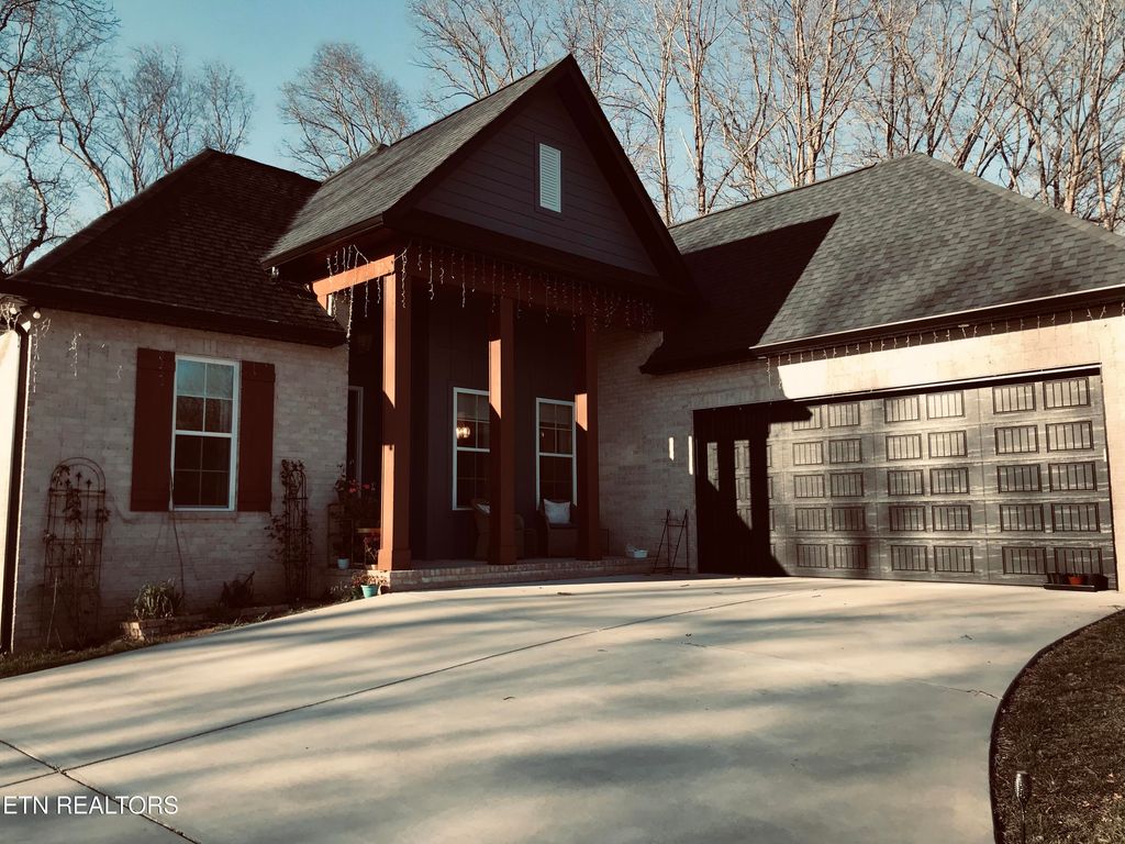 Photo of 446 Tanzanite Tr, New Tazewell, TN 37825 (MLS # 1325665)
