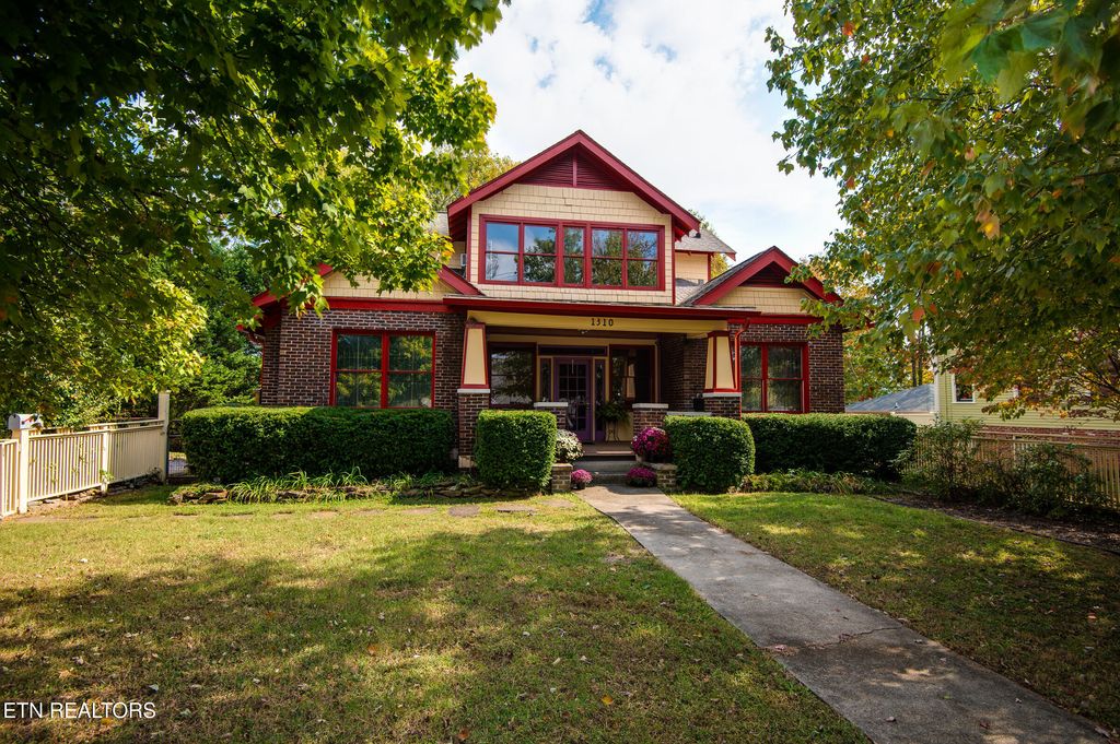 Photo of 1310 Luttrell St, Knoxville, TN 37917 (MLS # 1319954)