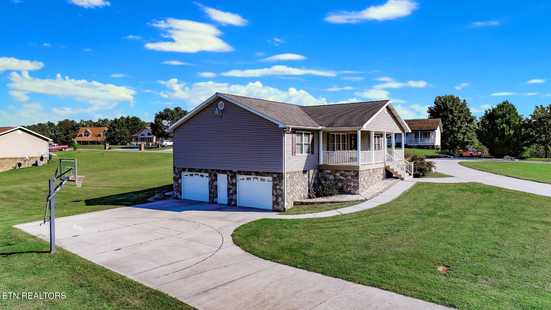 1114 Caleb Ln