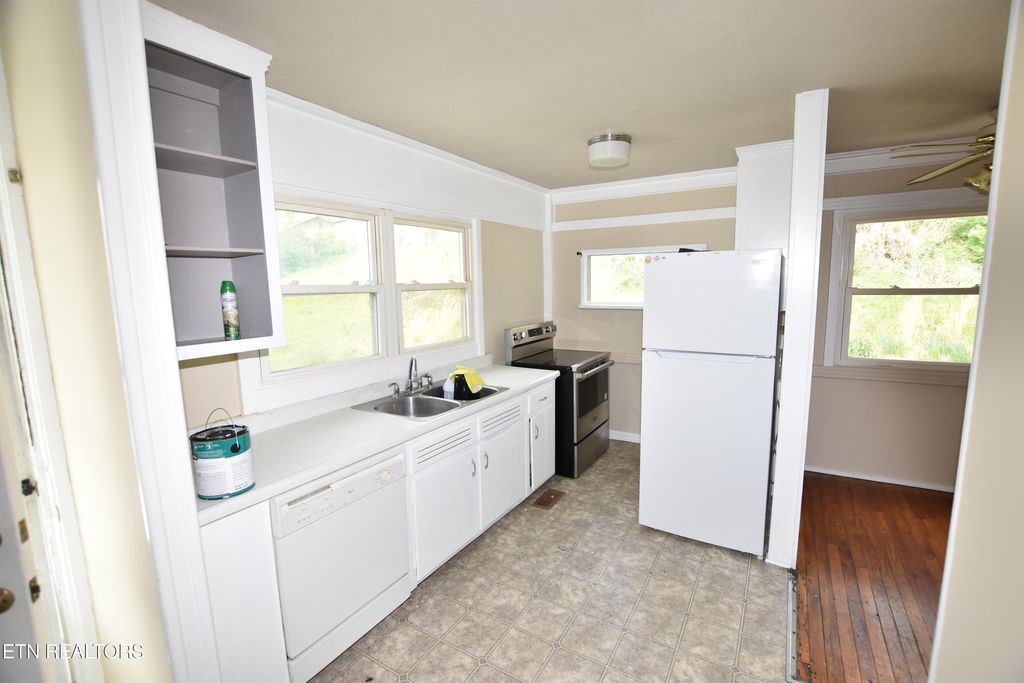 Photo of 100 W Geneva Lane, Oak Ridge, TN 37830 (MLS # 1335433)