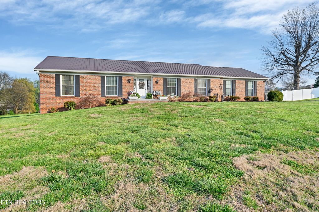 Photo of 1112 Scenic Hill Drive, Louisville, TN 37777 (MLS # 1333746)