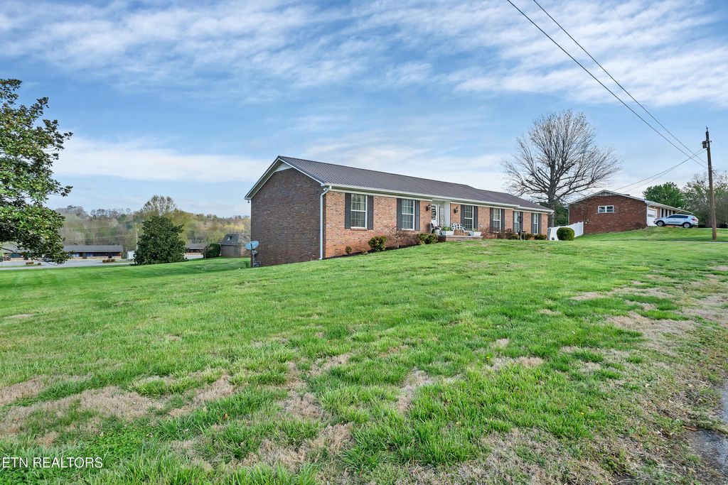 Photo of 1112 Scenic Hill Drive, Louisville, TN 37777 (MLS # 1333746)