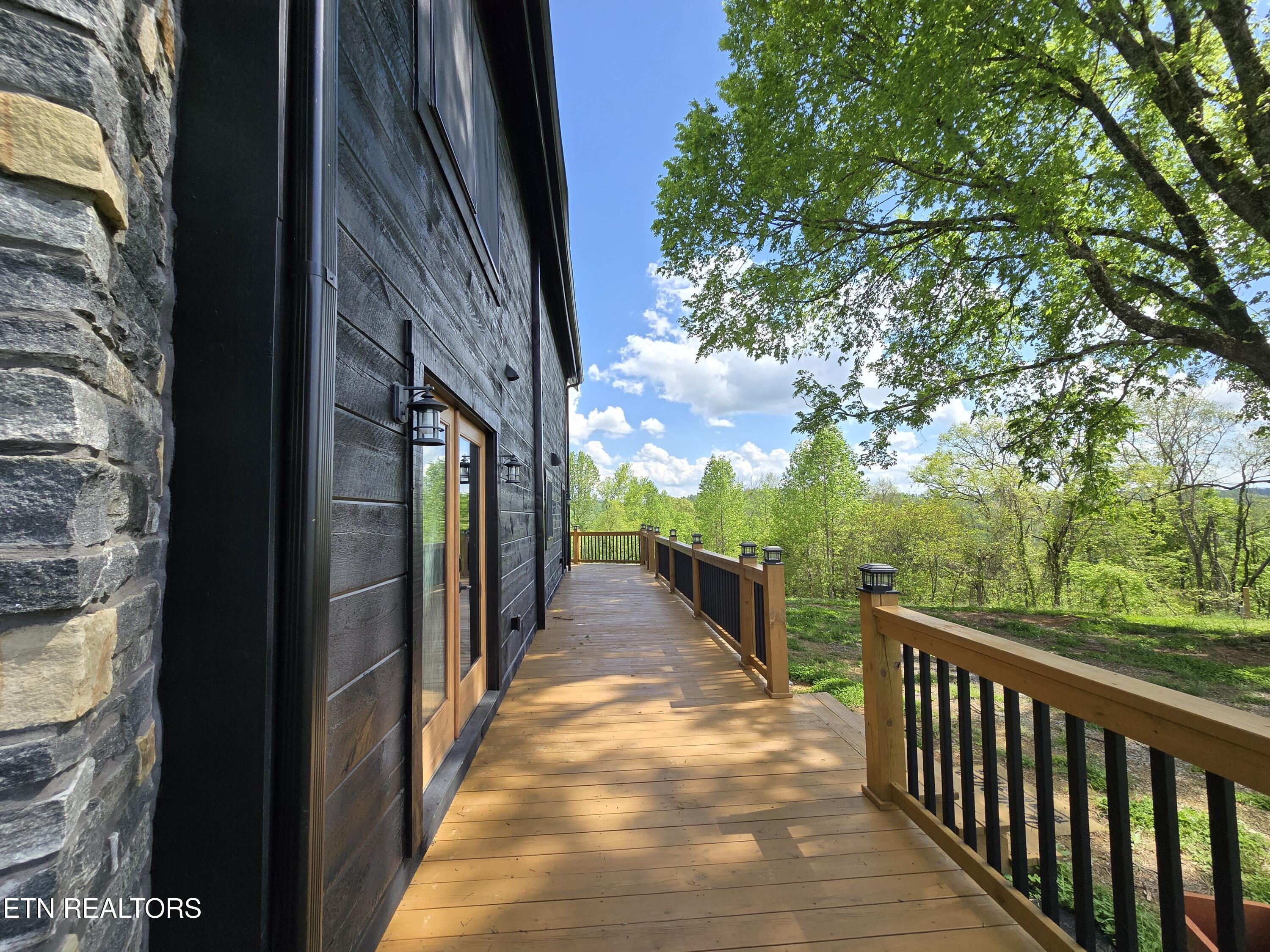 833 DUCK CREEK Rd