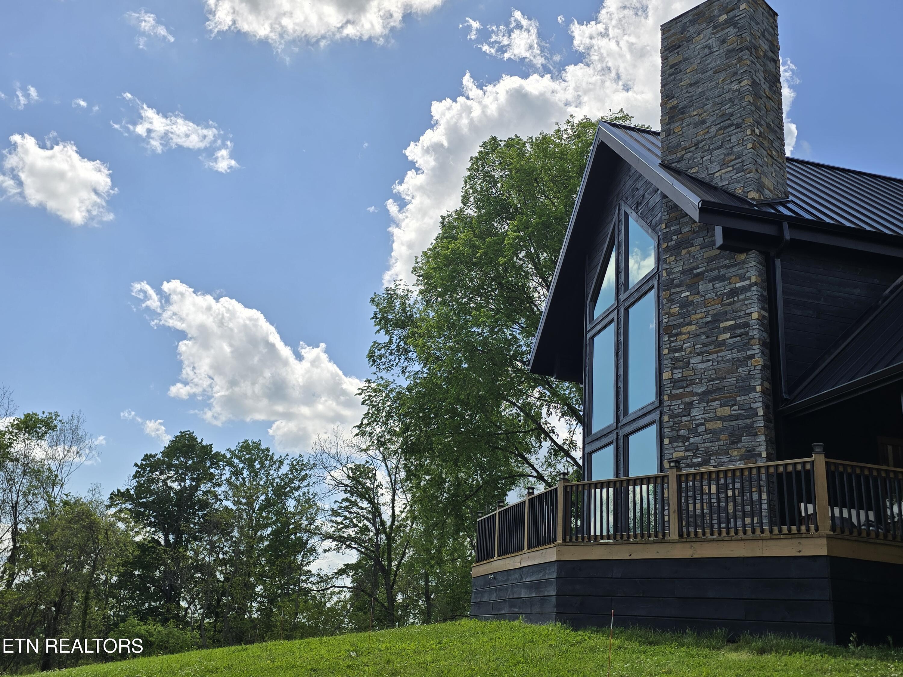 833 DUCK CREEK Rd