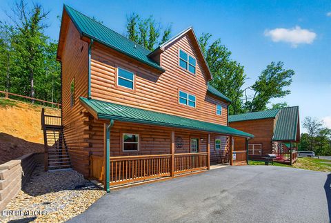 Photo of 826 String Run Way, Pigeon Forge, TN 37863 (MLS # 1338783)