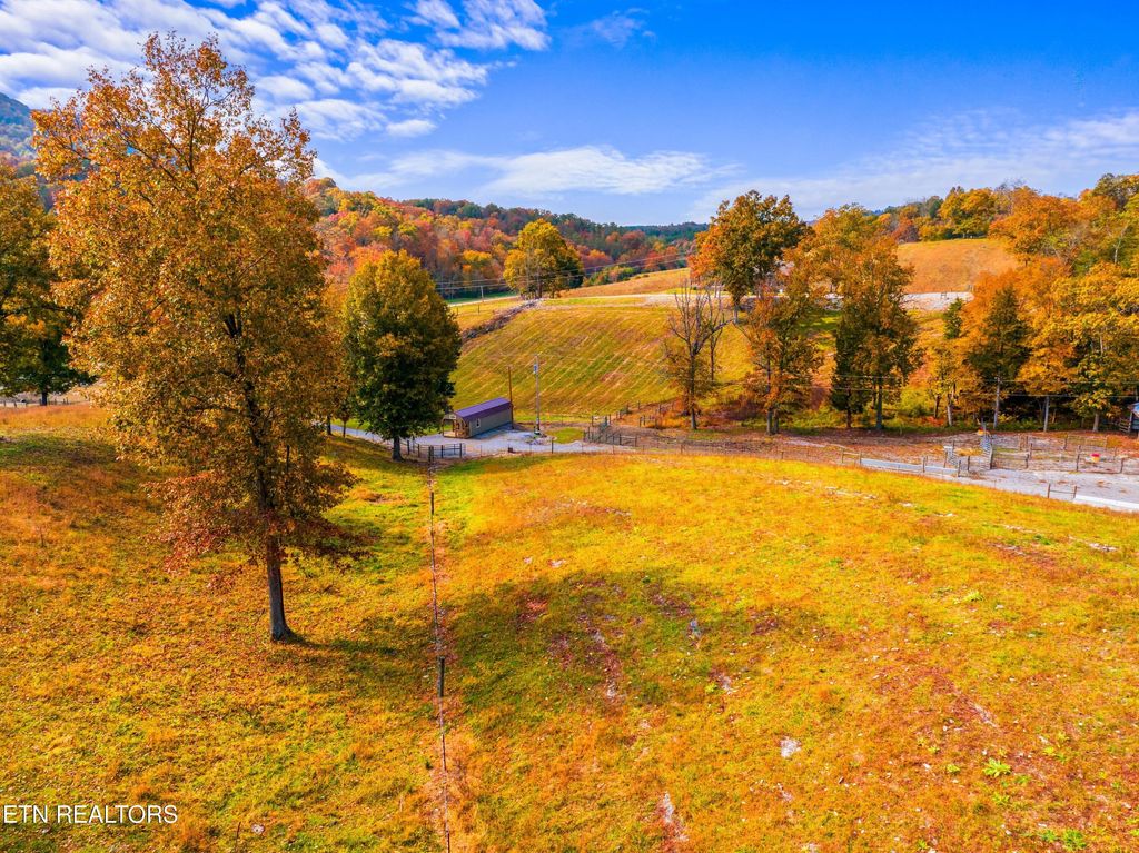 Photo of 5671 Mountain Valley Rd Rd, Thorn Hill, TN 37881 (MLS # 1283611)