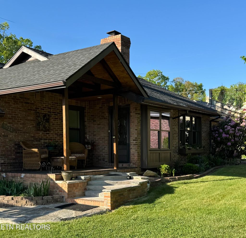 Photo of 3524 Pinewood Place, Kingsport, TN 37664 (MLS # 1339273)
