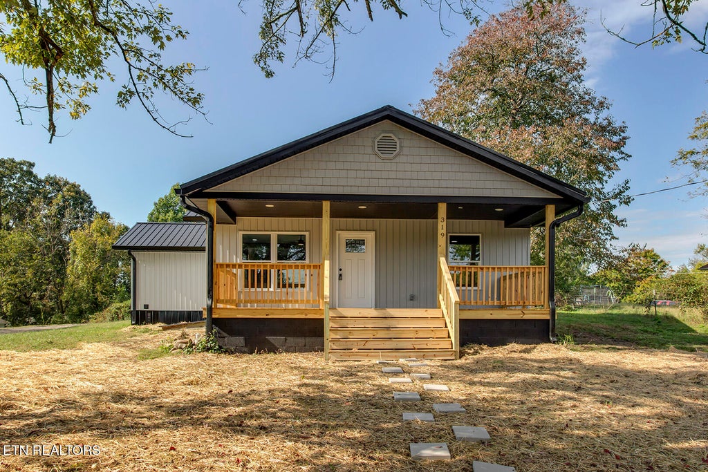 Photo of 319 S Church Ave, Rockwood, TN 37854 (MLS # 1358709)