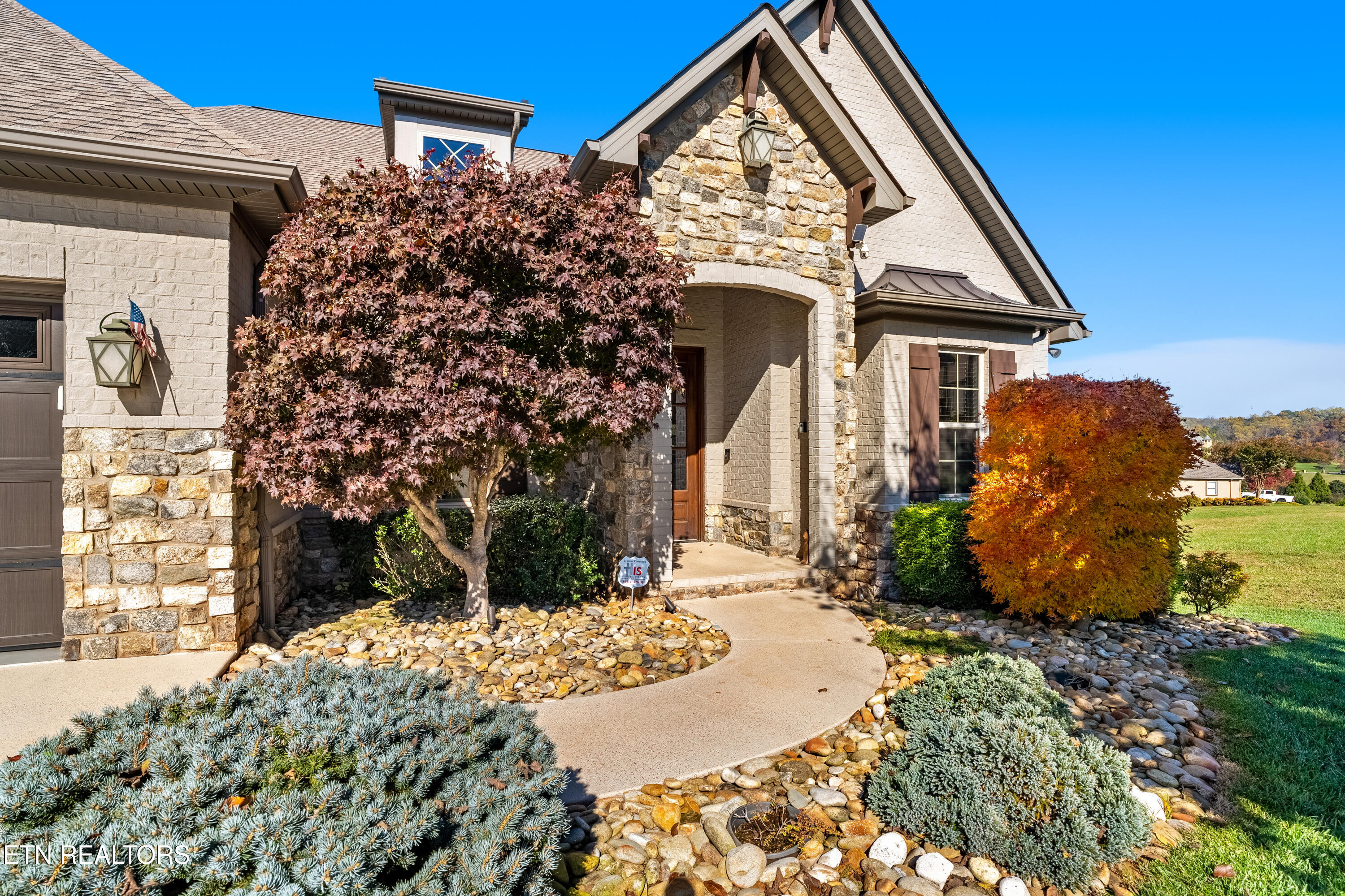 275 Hummingbird Drive