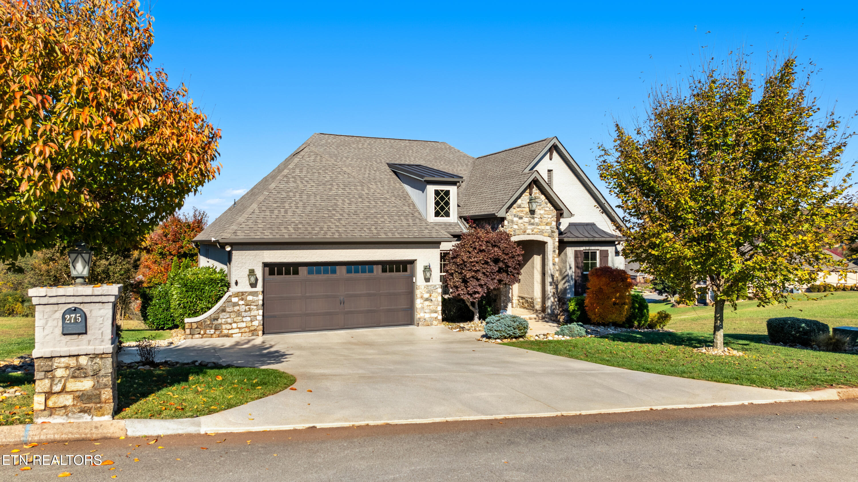 275 Hummingbird Drive