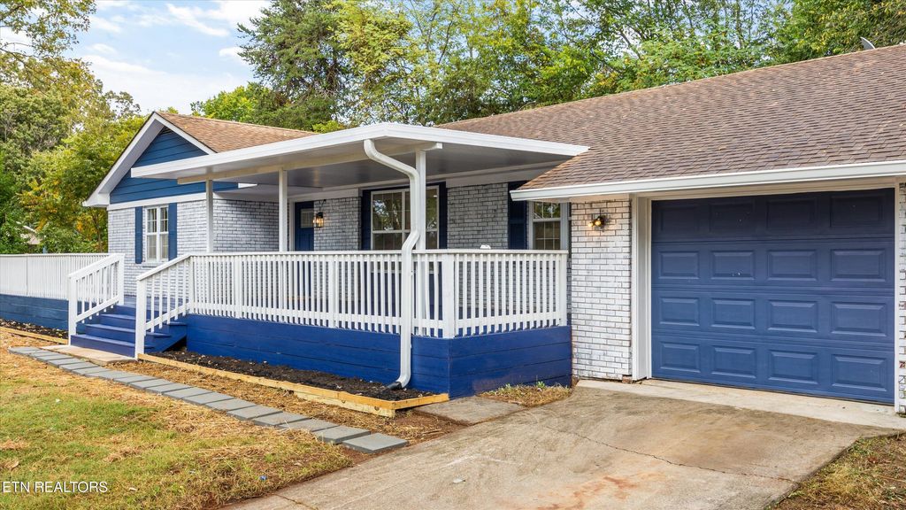 Photo of 136 E Watt St, Alcoa, TN 37701 (MLS # 1320725)