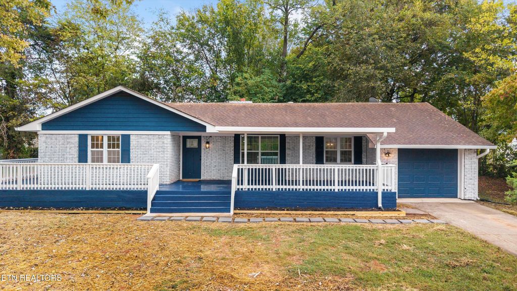 Photo of 136 E Watt St, Alcoa, TN 37701 (MLS # 1320725)